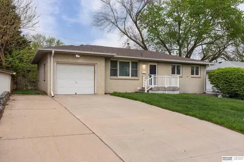 2406 S 123rd St, Omaha, NE 68144