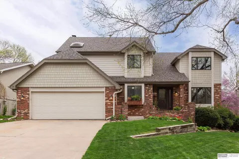 10523 Y St, Omaha, NE 68127