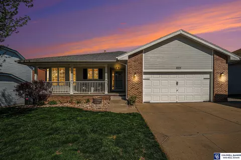 8001 S 68th Avenue Cir, La Vista, NE 68128
