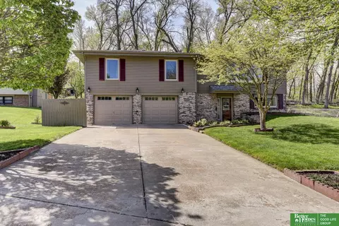 1118 Grandview St, Bellevue, NE 68005