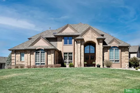 12804 Eagle Run Dr, Omaha, NE 68164