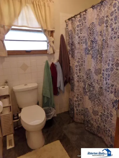 Bath - 1835 Washington St, Beatrice, NE 68310 photo 1 of 9