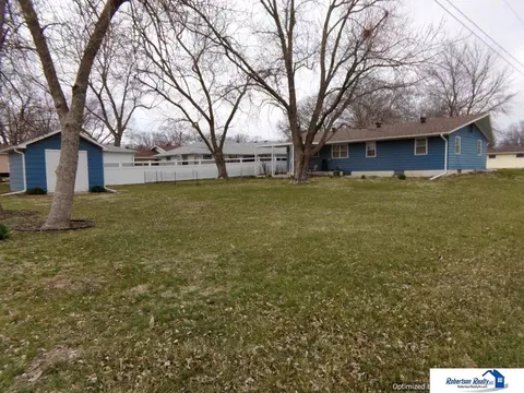 Exterior - 1835 Washington St, Beatrice, NE 68310 photo 8 of 13