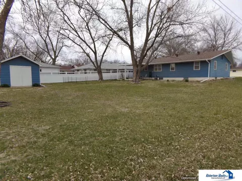 Exterior - 1835 Washington St, Beatrice, NE 68310 photo 10 of 13