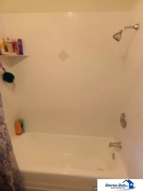 Bath - 1835 Washington St, Beatrice, NE 68310 photo 3 of 9