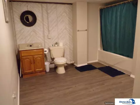 Bath - 1835 Washington St, Beatrice, NE 68310 photo 8 of 9
