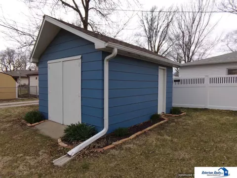 Exterior - 1835 Washington St, Beatrice, NE 68310 photo 11 of 13