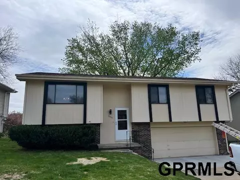 9415 Pratt Cir, Omaha, NE 68134