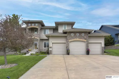 21342 Cobblestone Cir, Gretna, NE 68028