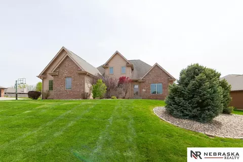 9307 Edna St, La Vista, NE 68128
