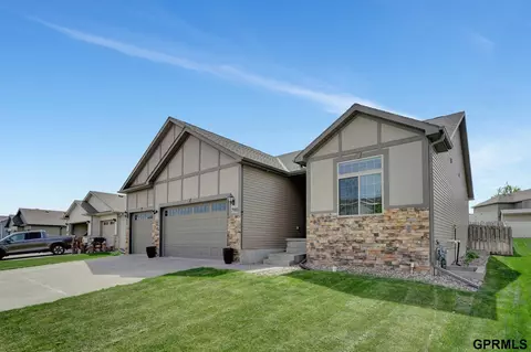 7935 Mandalay Dr, Lincoln, NE 68516