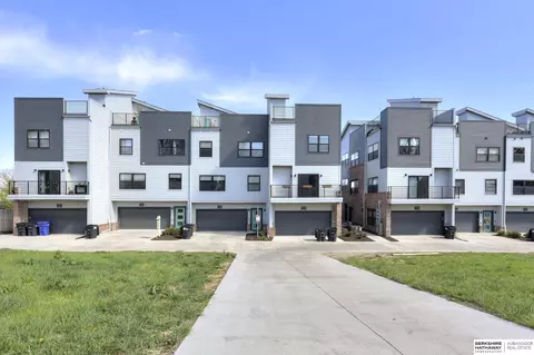 3113 Mayberry Plz, Omaha, NE 68105