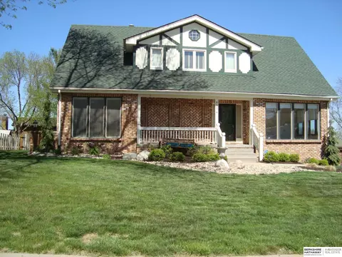 9304 Drexel St, Omaha, NE 68127