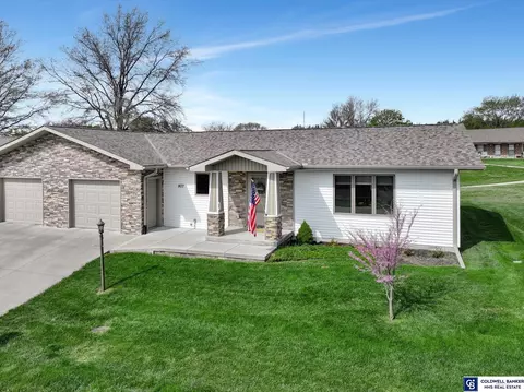 807 Country View Ln, Firth, NE 68358