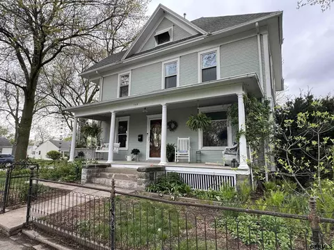 709 Linden Ave, Crete, NE 68333