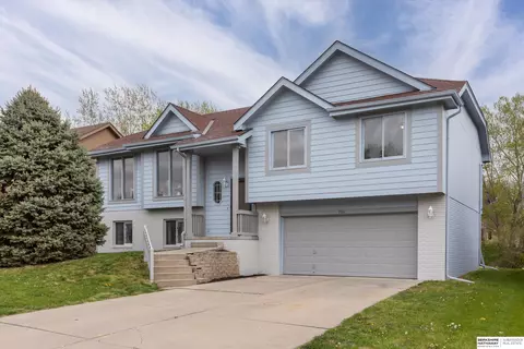 7111 N 77th St, Omaha, NE 68122