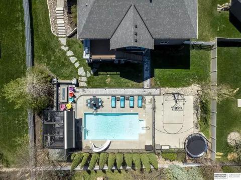 21410 Walnut St, Elkhorn, NE 68022