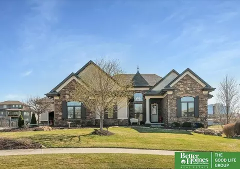 18679 Oregon Cir, Omaha, NE 68022