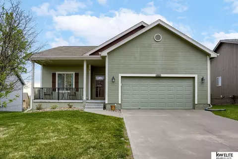 13812 Wood Valley Dr, Omaha, NE 68142