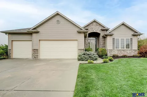 6130 Monarch Cir, Lincoln, NE 68516