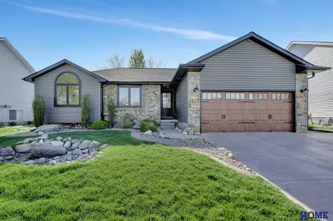 1823 SW 36th St, Lincoln, NE 68522
