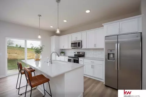 7913 N 93 St, Omaha, NE 68122