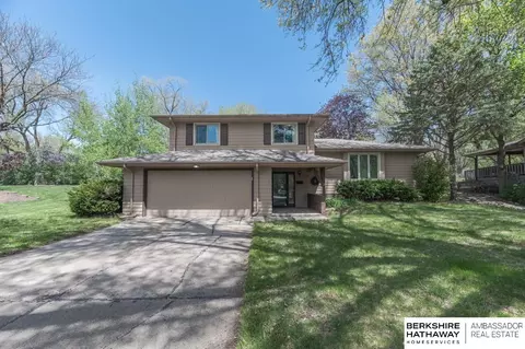 9532 Meadow Dr, Omaha, NE 68114