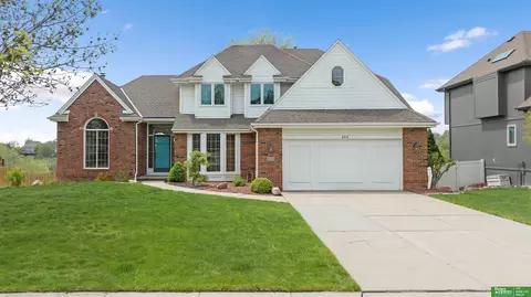 808 N Fillmore St, Papillion, NE 68046