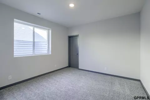 18219 Cheyenne Rd, Omaha, NE 68136 photo 10