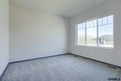 18219 Cheyenne Rd, Omaha, NE 68136 photo 12
