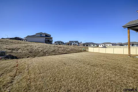 18219 Cheyenne Rd, Omaha, NE 68136 photo 15