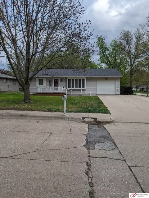 1014 N 16th St, Beatrice, NE 68310
