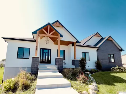 423 W M St, Mccool Junction, NE 68401
