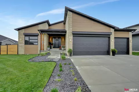 3408 Tree Line Dr, Lincoln, NE 68516