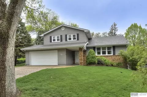 906 Sherman Cir, Papillion, NE 68046