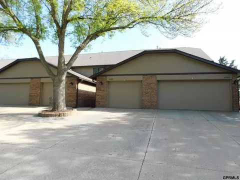 6505 Boxelder Dr, Lincoln, NE 68506