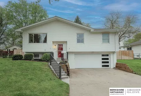 1116 Laport Dr, Papillion, NE 68046