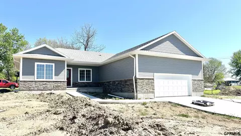 174 W Railway Ave, Deshler, NE 68340