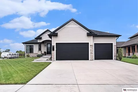 1121 Terrace View Dr, Hickman, NE 68372