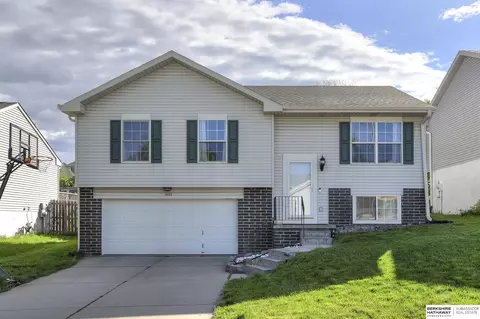 6615 N 79th St, Omaha, NE 68122