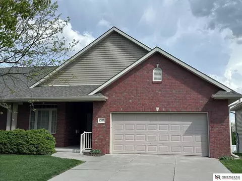 7538 Kentwell Ln, Lincoln, NE 68516