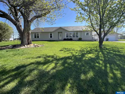 303 S 3rd St, Hampton, NE 68843