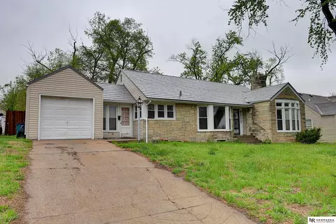 6724 N 34th St, Omaha, NE 68112
