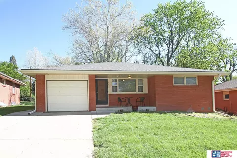 6230 Glendale Rd, Lincoln, NE 68505