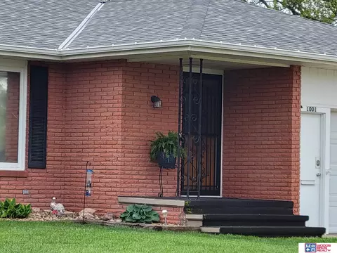 1001 Darwin St, Beatrice, NE 68310 photo 2