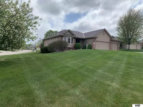 16709 Jaynes Cir, Omaha, NE 68116