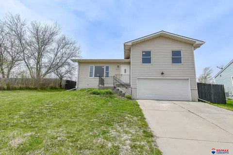 4017 NW 57th St, Lincoln, NE 68524