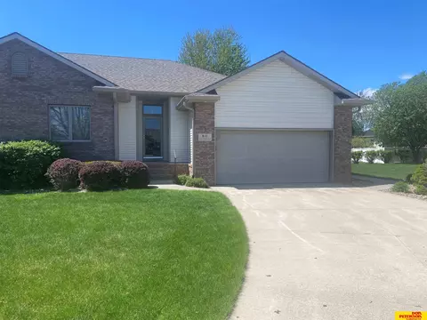 811 Heatherwood St, Fremont, NE 68025