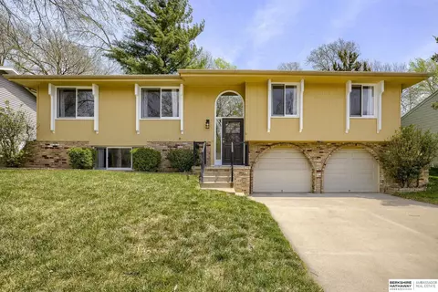 11735 Quail Dr, Bellevue, NE 68123