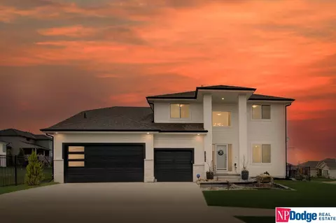18502 Locust St, Omaha, NE 68022